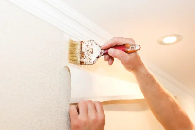Pose de papier peint à Aure — revêtements muraux et toiles de verre